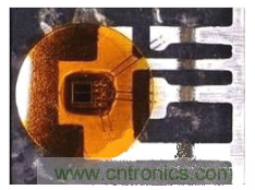 圖2：對(duì)于車用級(jí)R2Coupler產(chǎn)品如ACPL-M43T光電耦合器，Avago使用雙線強(qiáng)化關(guān)鍵功能連接
