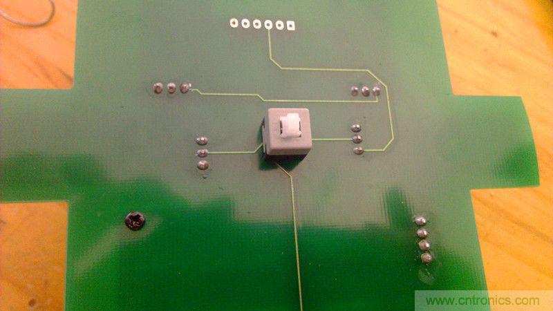 牛人力作！PCB版藍(lán)牙智能小車DIY