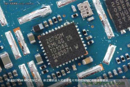 博通20793M NFC控制芯片，和上邊那個(gè)安全元件一起控制NFC近場(chǎng)通訊模塊