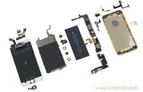 iPhone 6 Plus完全拆卸后可以看到，該產(chǎn)品在較小的空間容納了大量硬件。（來源：iFixit）